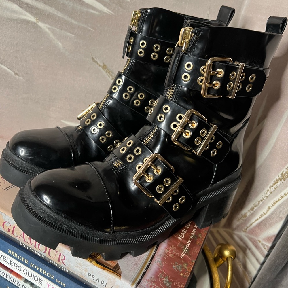 ALICE+ OLIVIA Super cool leather elegant ankle boots! NEW